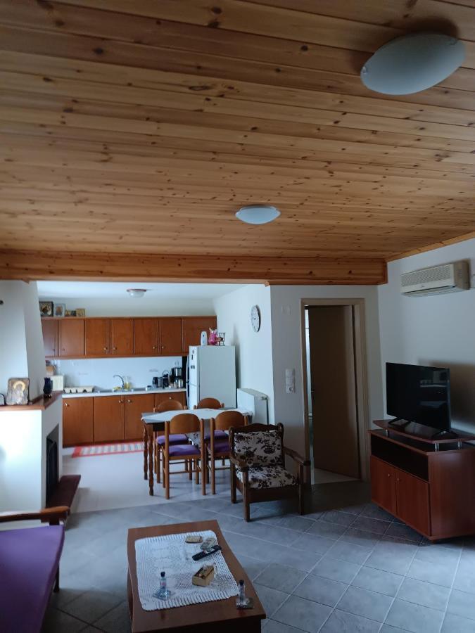 Chrysa'S House Apartment Aigio Dış mekan fotoğraf